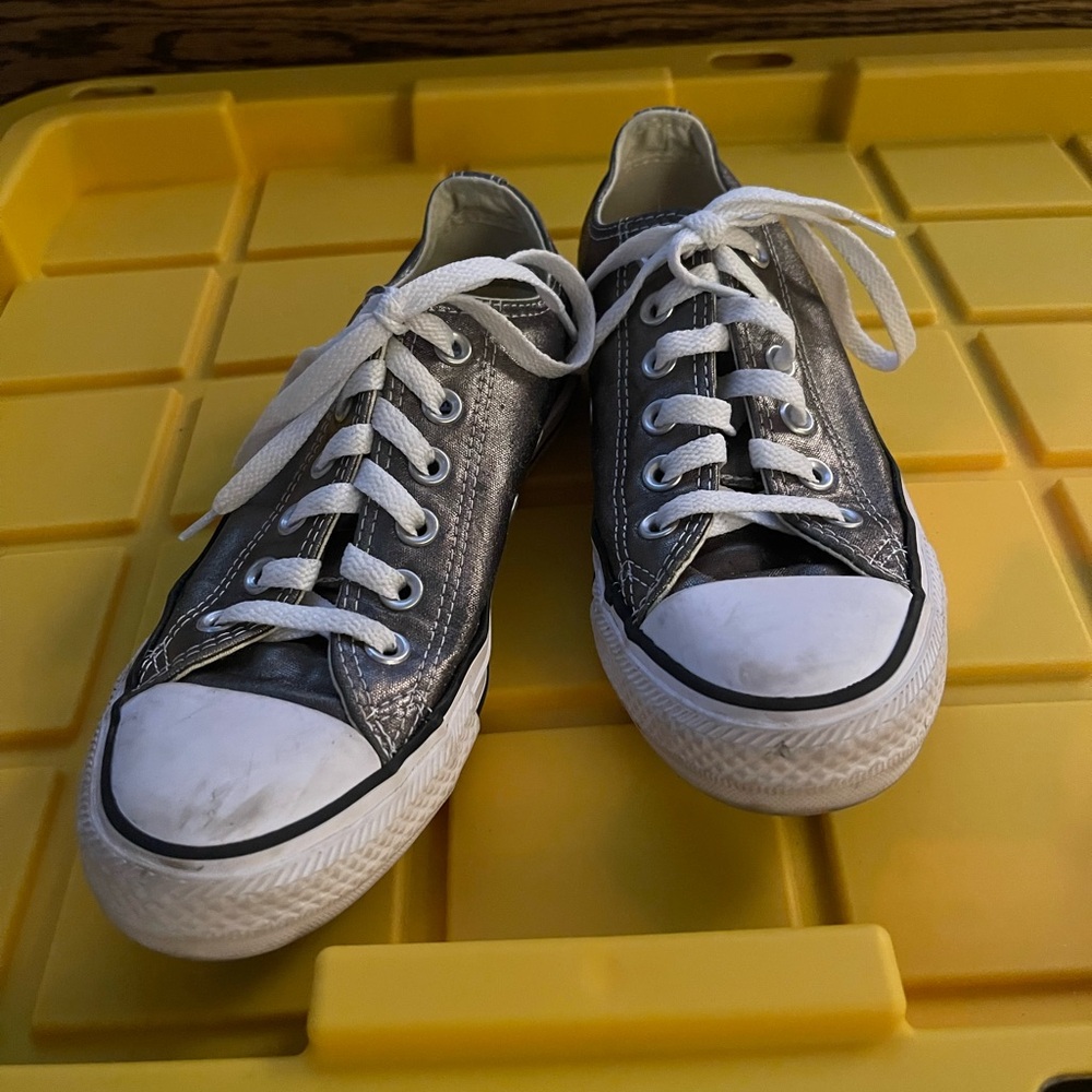 Bronze low top converse